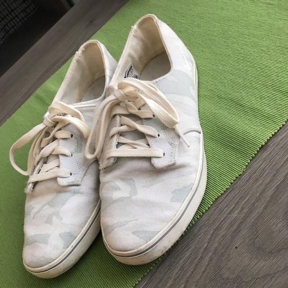 Camo Nike shoes - Picture 2 of 2